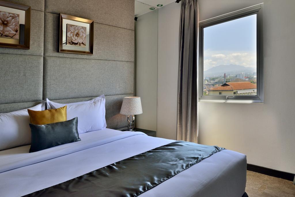 Serela Merdeka By Kagum Hotels Bandung Eksteriør billede